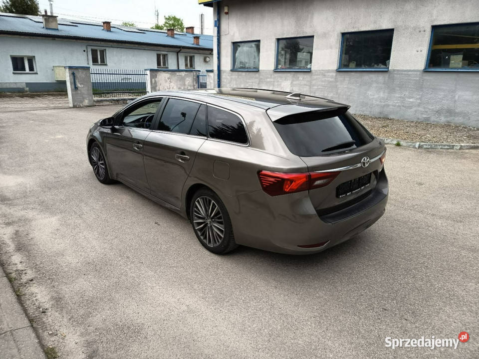 Toyota Avensis Bezwypadkowy biksenon skóra stan Janów Lubelski sprzedam