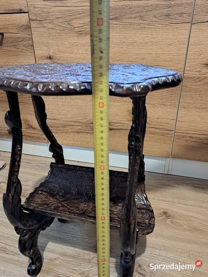 Zabytkowy stolik kawowy z gazetnikiem bogato Zabrnie