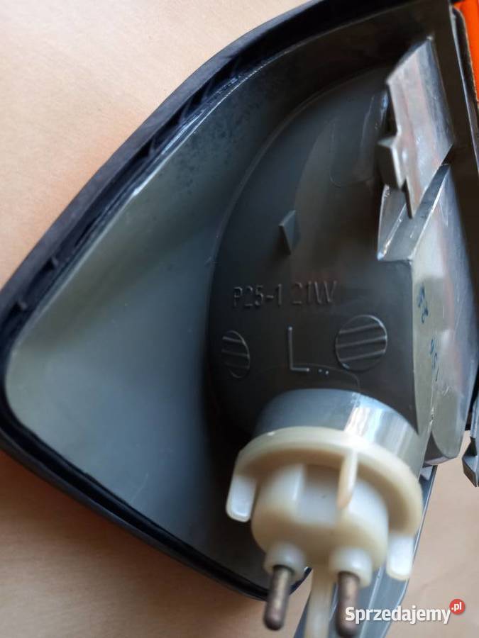 Mercedes W 201 kierynkowskaz lewy HELLA Kierunkowskazy Bukownica