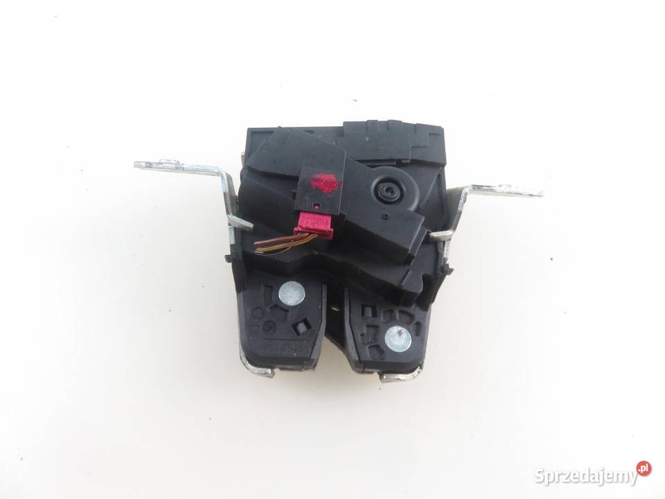 ZAMEK KLAPY MERCEDES S204 KOMBI 2047400335 osobowe