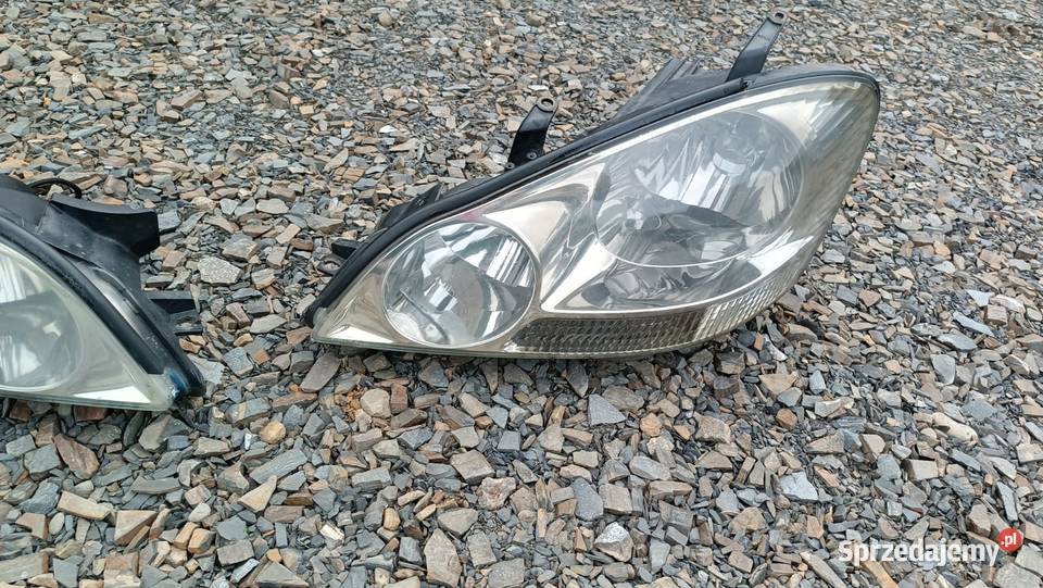 Lampa lewa przód przednia Toyota Avensis Verso Radłów