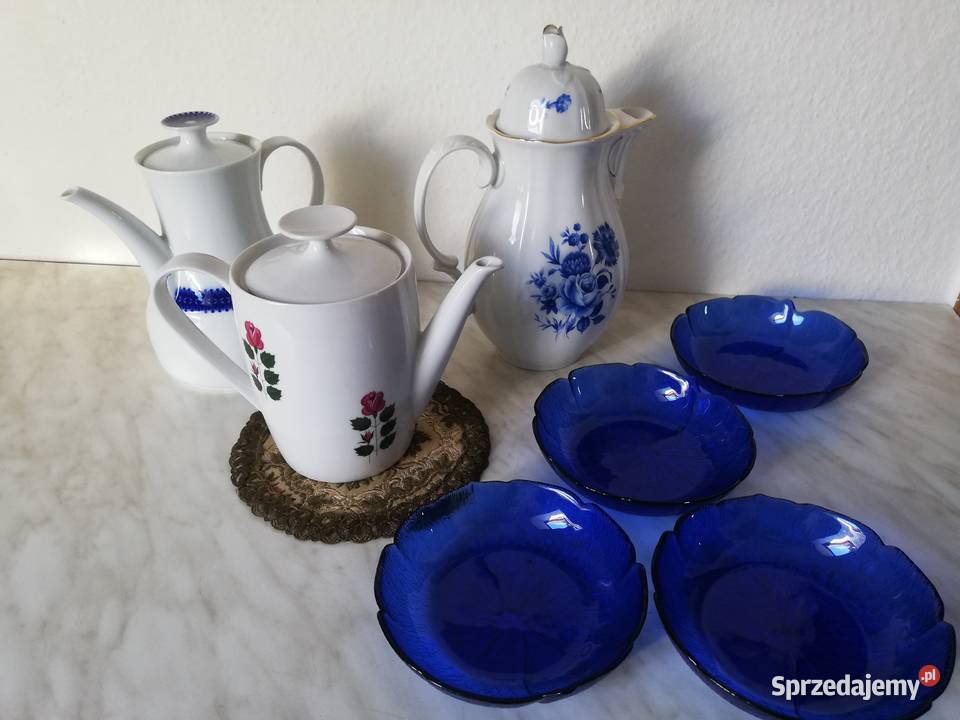 Porcelanowy dzbanek z różą do herbaty z sitkiem Gorlice