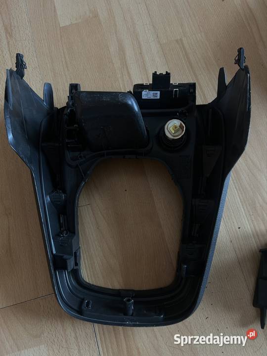 Konsola ET76R045H20 z gniazdem 12V Ford Glinica