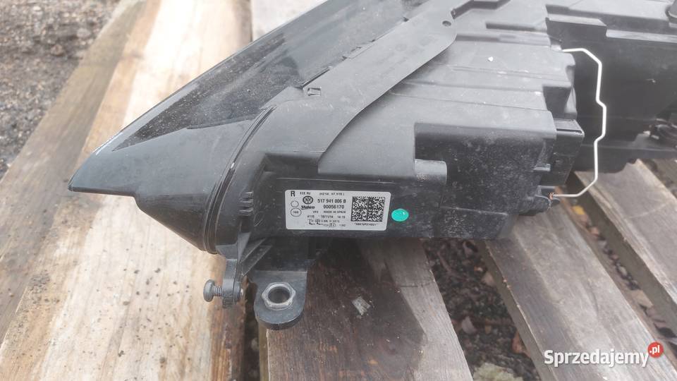 VW Golf VII Sportsvan lampa prawa przód osobowe Iwanowice