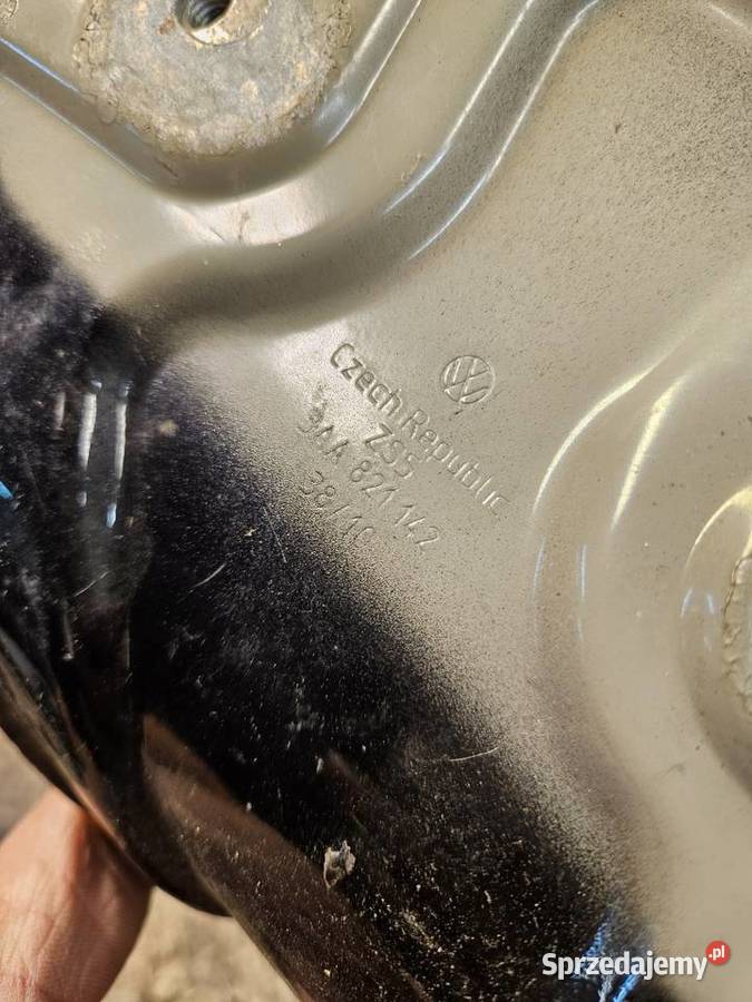 VW PASSAT B7 WSPORNIK BŁOTNIKA PRAWY PRZÓD osobowe Międzychód