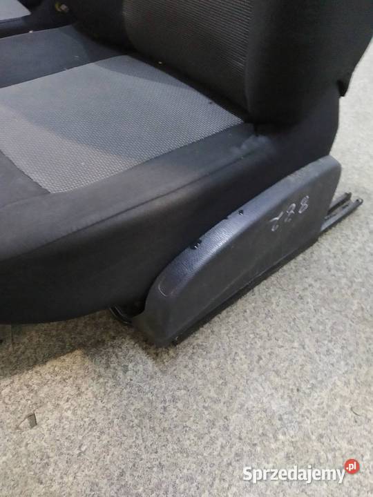 FOTELE LEWY PRAWY PRZÓD KOMPLET EU Dacia Dokker świętokrzyskie sprzedam