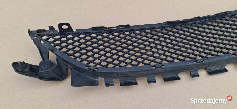 MERCEDES CKLASA W205 AMG KRATKA ZDERZAKA Bieleń