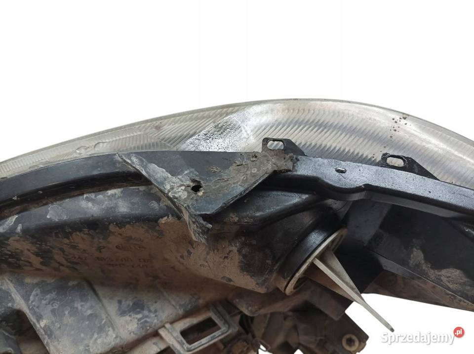 LAMPA PRZÓD PRAWA EUROPA W906 MercedesBenz Rok produkcji 2009 Motoryzacja