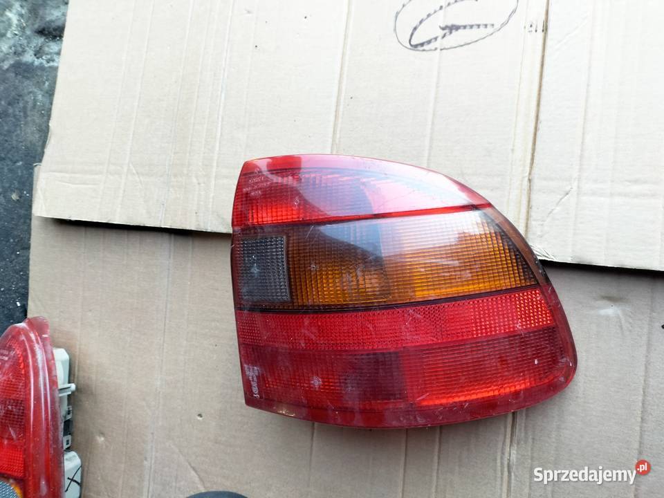ASTRA F SEDAN LAMPA TYŁ TYLNA PRAWA WKŁAD LAMPY lubelskie Kamień-Kolonia