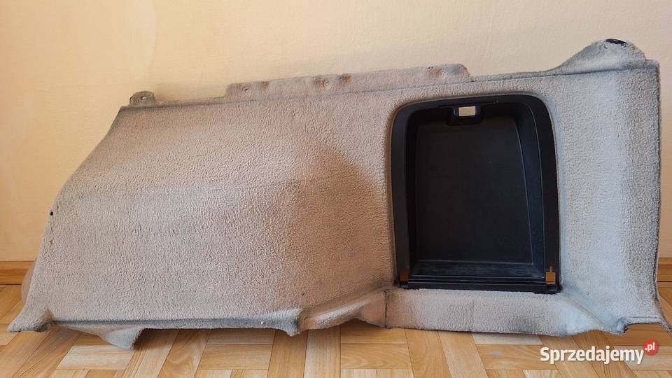 Boczek bagażnika prawy SAAB 95 KOMBI Kraków