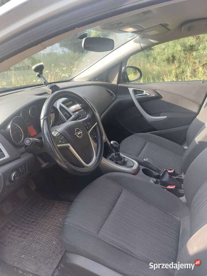 Opel Astra J 2011 14 turbo kombi 140KM