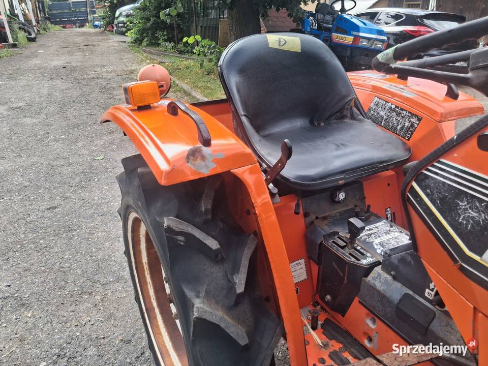 Hinomoto E1804 4x4 Konary