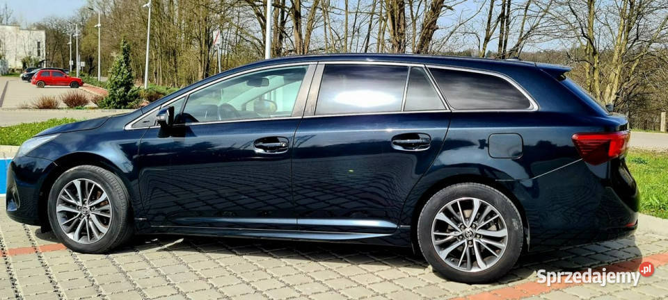 Toyota Avensis 16 D4D Touring Sport Executive kamera cofania Więcławice Stare