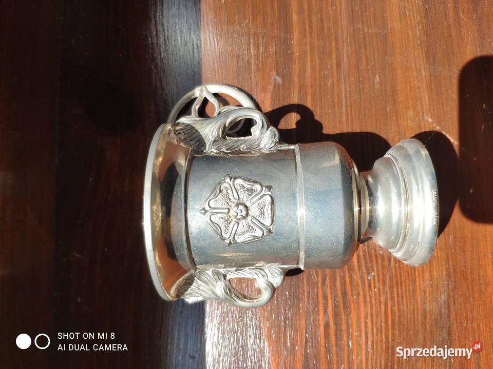 Stary cynowy cynkalowy dzbanek flakon