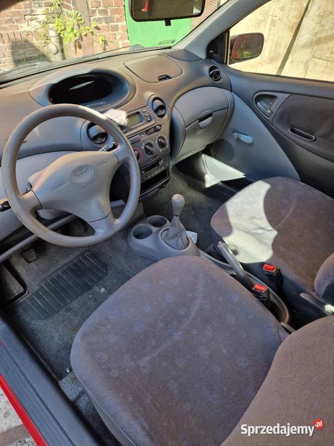 Toyota Yaris 2003r 10 benzyna czerwony Yaris