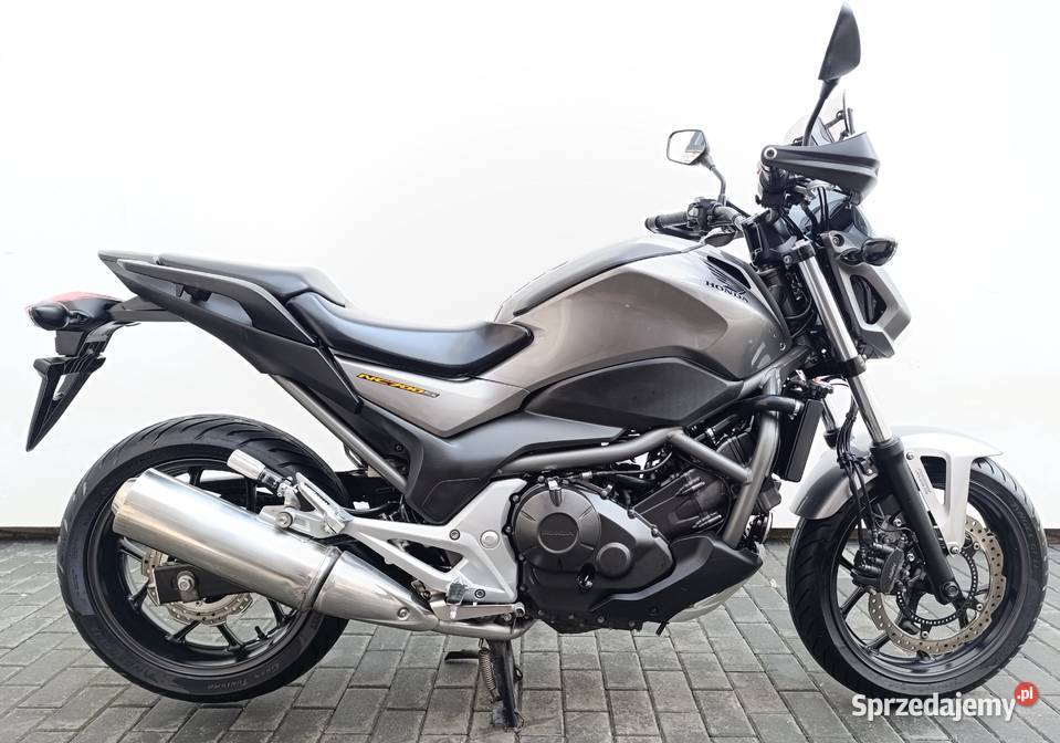 Honda NC 700SA NC700S dużo dodatków naked ABS NA Rok produkcji 2012