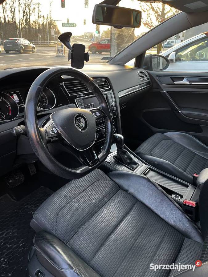 VOLKSWAGEN GOLF VII Kompaktowy samochód z 2013 r 110KM Volkswagen Palędzie