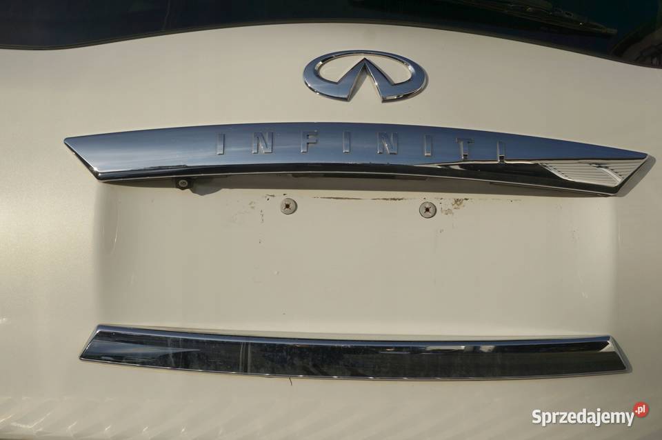 LISTWA KLAPY BAGAŻNIKA GÓRNA CHROM INFINITI QX80 Części samochodowe Nowy Tomyśl