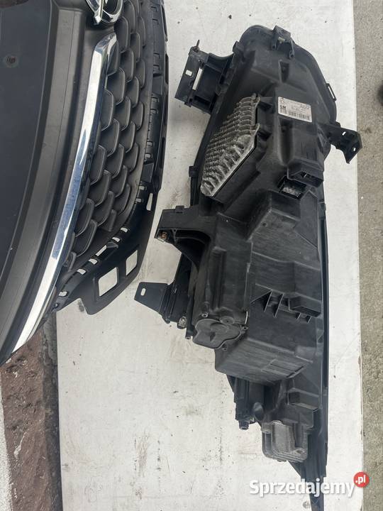 Reflektory lewy prawy Opel Zafira c lift Lampy przednie Mielec