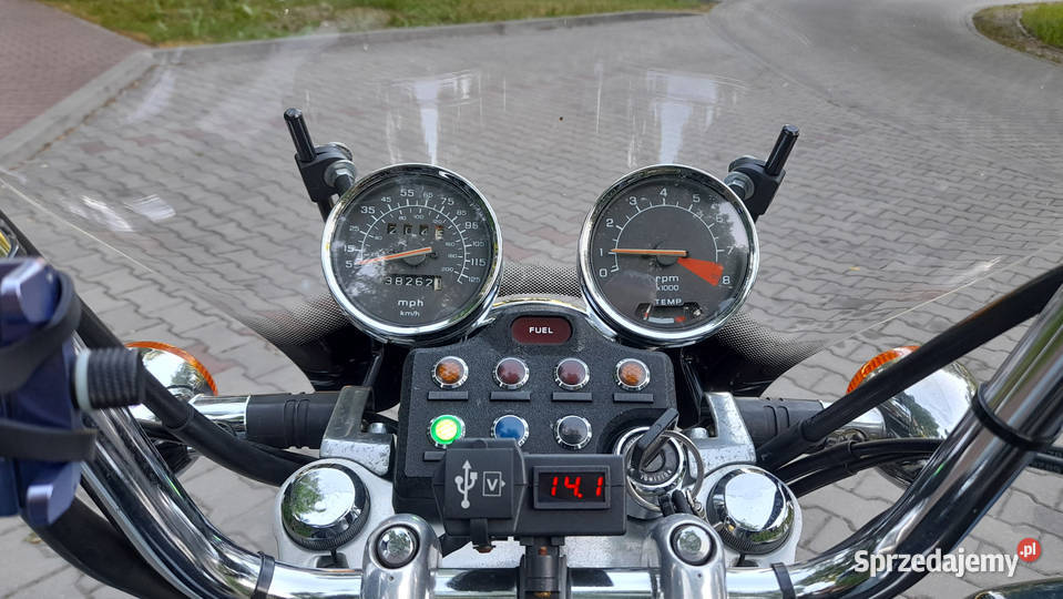 Honda VT700 z wózkiem bocznym 3 osoby w dowodzie Piekary Śląskie