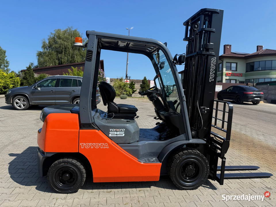 wózek widłowy TOYOTA 8FDF25 diesel 2500 przesuw Działoszyn