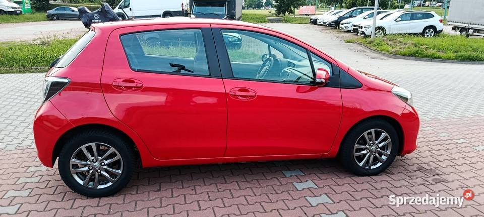Toyota Yaris kamera cofania ładna