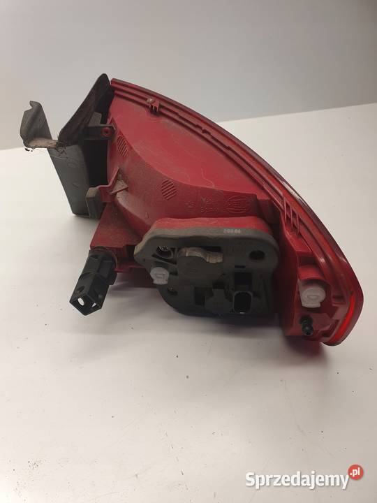 LAMPA LEWY TYŁ W BŁOTNIK AUDI A4 B8 8K5945095D osobowe