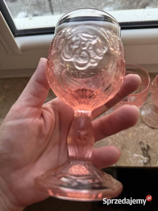 Kieliszki ukryta twarz kobiety Ząbkowice sprzedam
