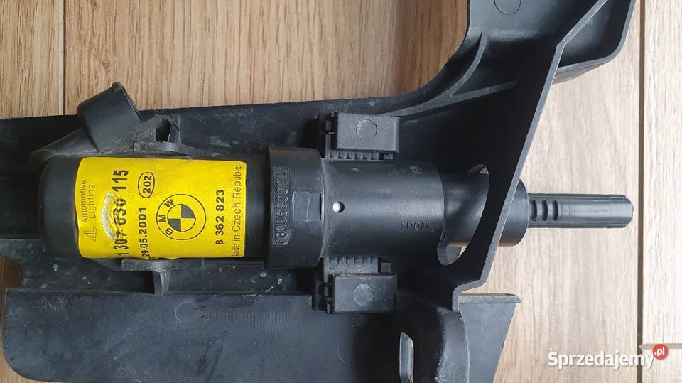 BMW e46 CabrioCoupe wspornik L pompki Lampy przednie Lusowo