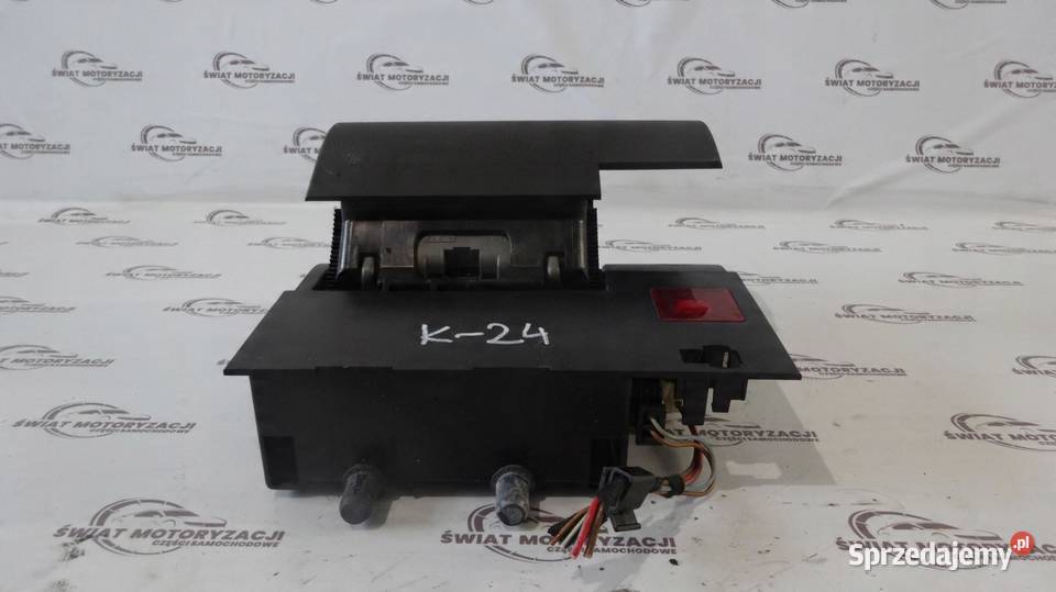 AUDI TT I 04r popielniczka gniazdo 8N0857951