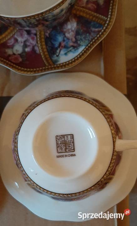 Komplet porcelanapodstawki i kubeczki