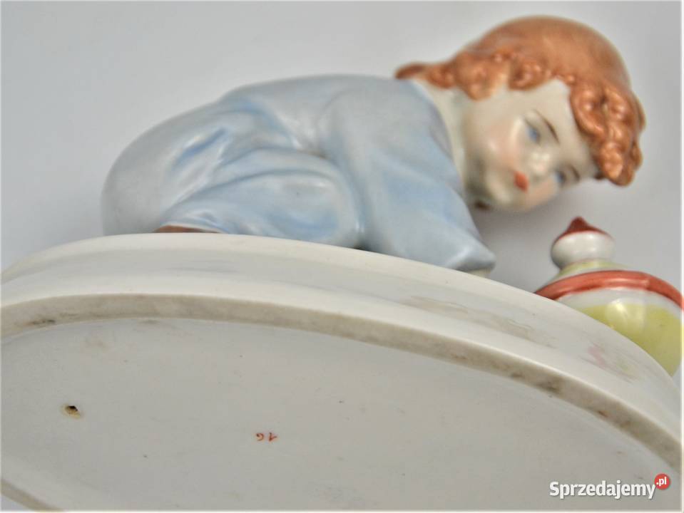 dziecko bawiące się bączkiem projekt Sinko mazowieckie