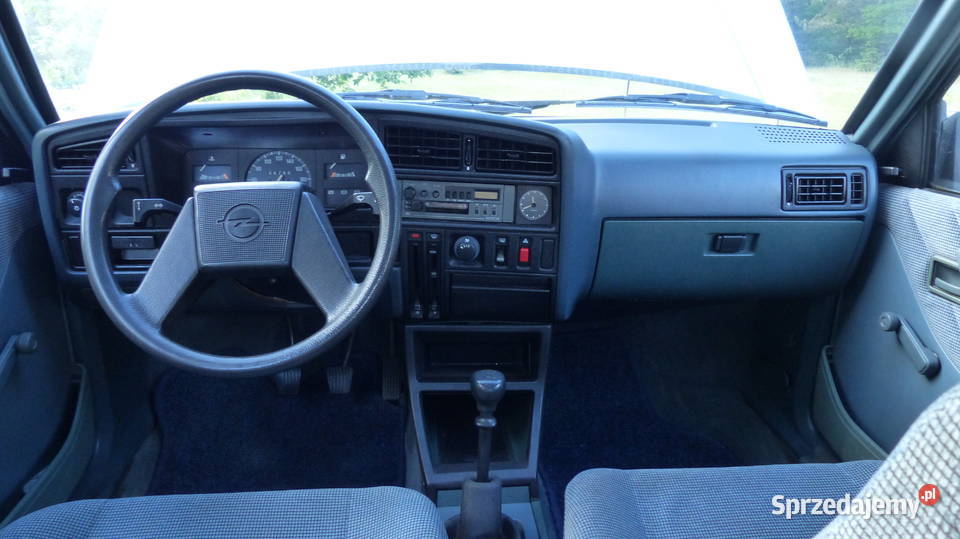 Opel Ascona Touring mały przebieg lokata nieuszkodzony łódzkie Wieluń
