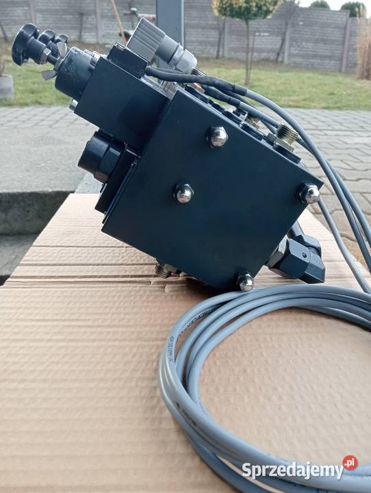 Blok hydrauliczny trzysekcyjny elektrozaworów Kielce