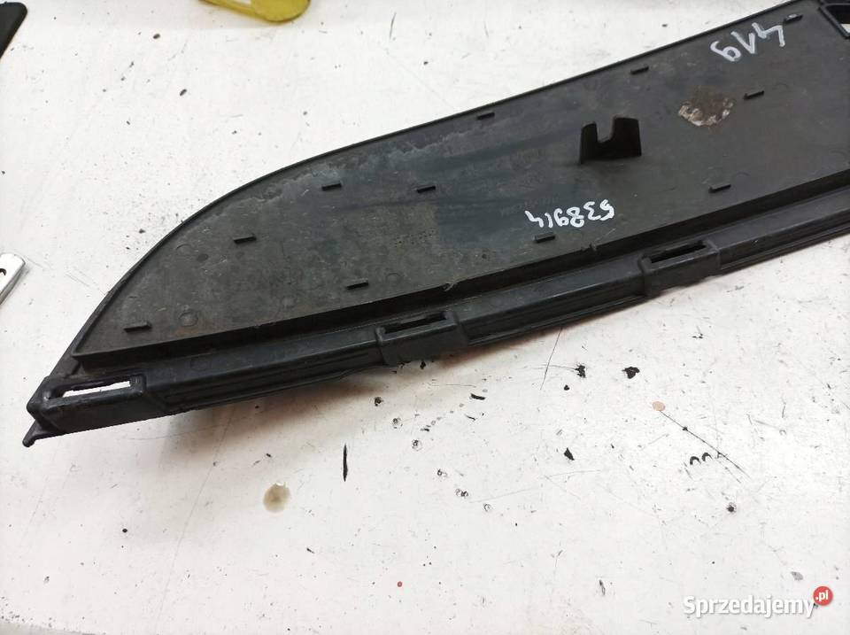 KRATKA ZDERZAKA ŚRODKOWA DOLNA 622547230R Rok produkcji 2014