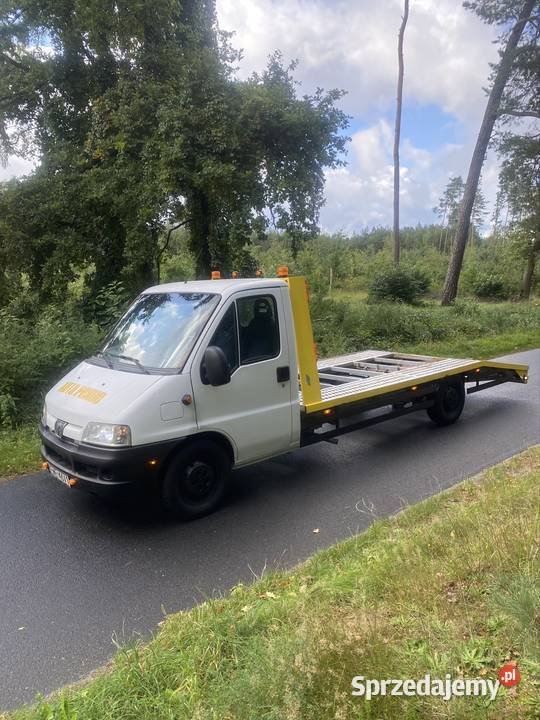 Autopomoc laweta transport holowanie