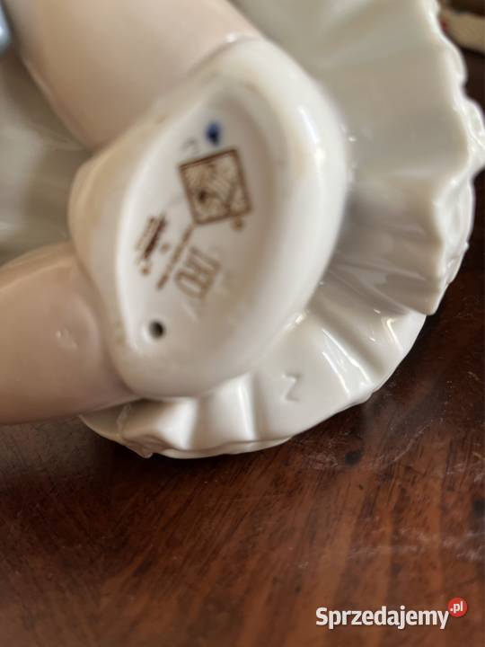 Lladro Nao Figurka Baleriny ze skrzyżowanymi pomorskie