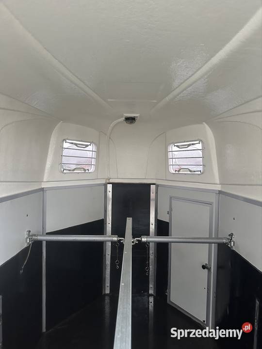 Przyczepa do przewozu 2 koni Humbaur Alu podłoga Rok produkcji 2011 Mokra