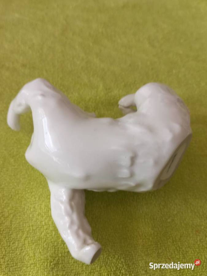 Figurka porcelanowa Niedźwiedź bawiący się KPM Toruń