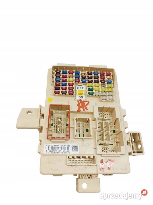 SKRZYNKA BEZPIECZNIKÓW 91951D3530 16 CRDI 136 osobowe