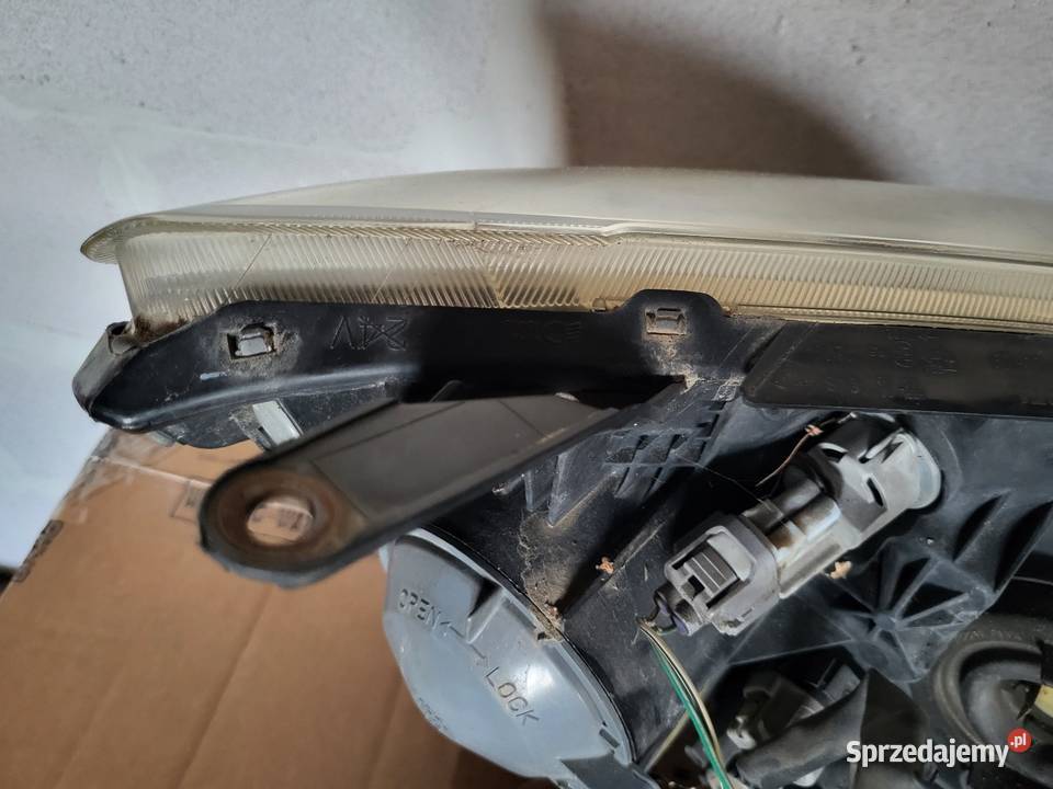 Lampa lewa przód xenon toyota Avensis t25 lift Pułtusk