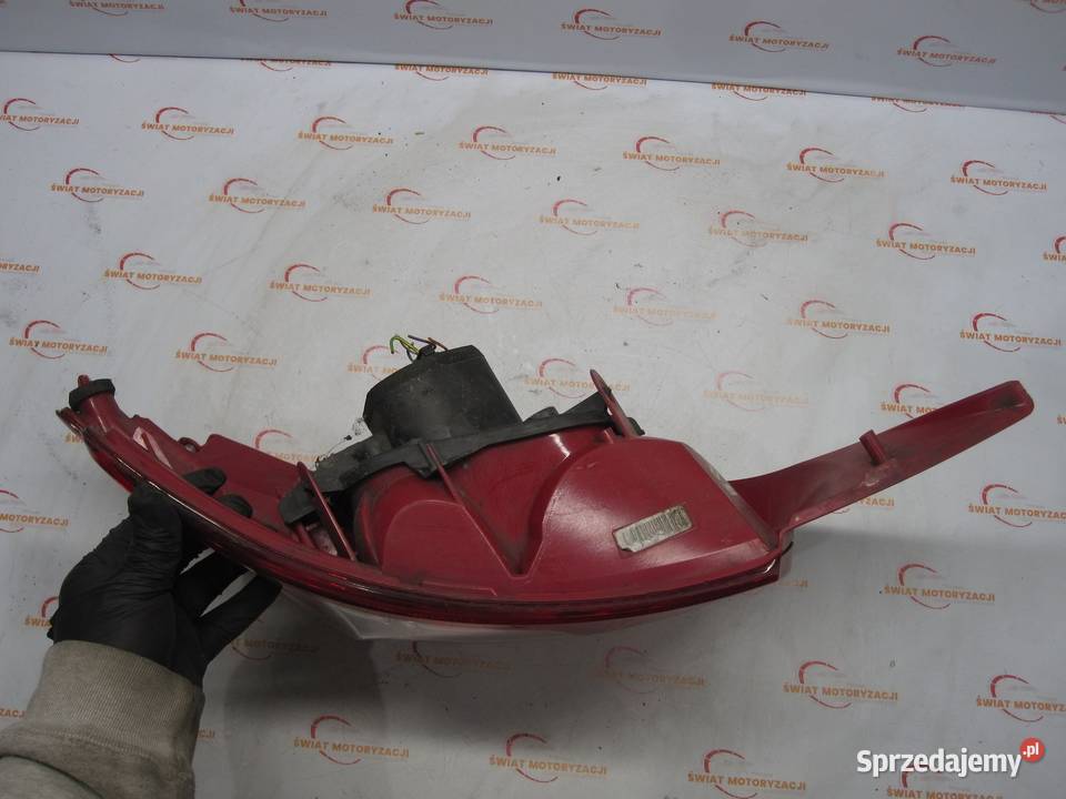 PEUGEOT 208 I 14r lampa prawa tył 9672628380
