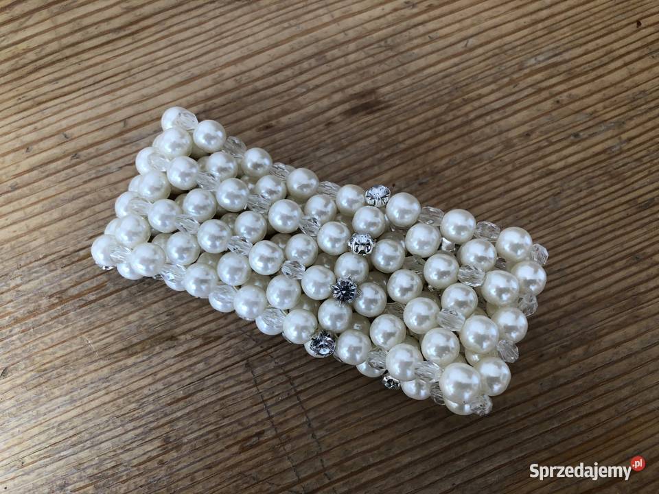 Bransoletka z białych pereł sztucznych na gumce