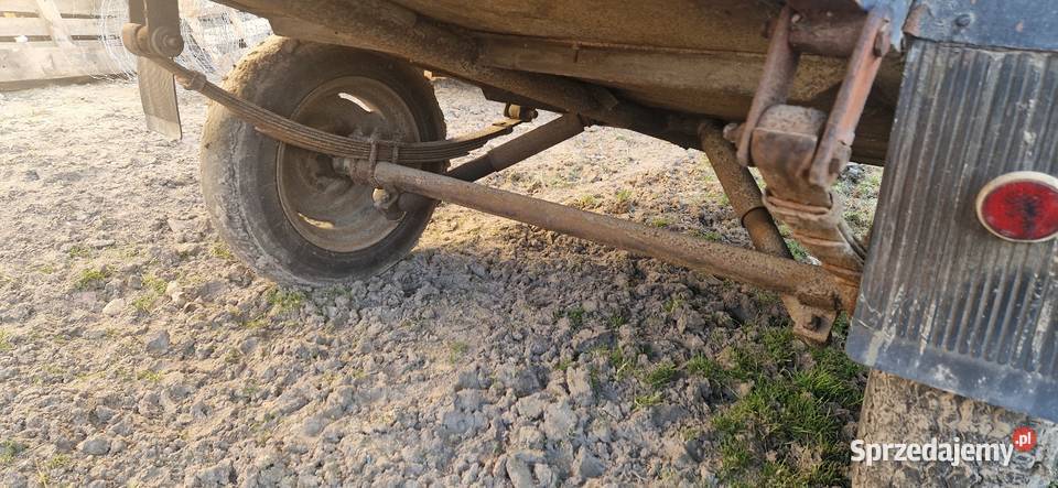 Przyczepka samochodowa Czerwony Kościół