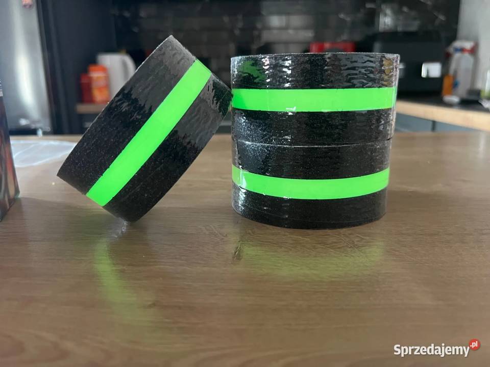 Taśma antyposlizgowa z paskiem fluorescencyjnym Wiązów
