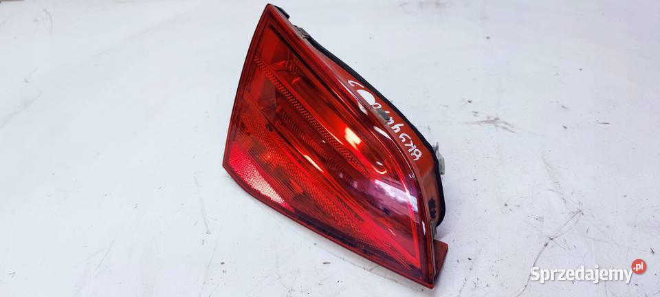 LAMPA LEWY TYŁ W KLAPĘ AUDI A4 B8 KOMBI