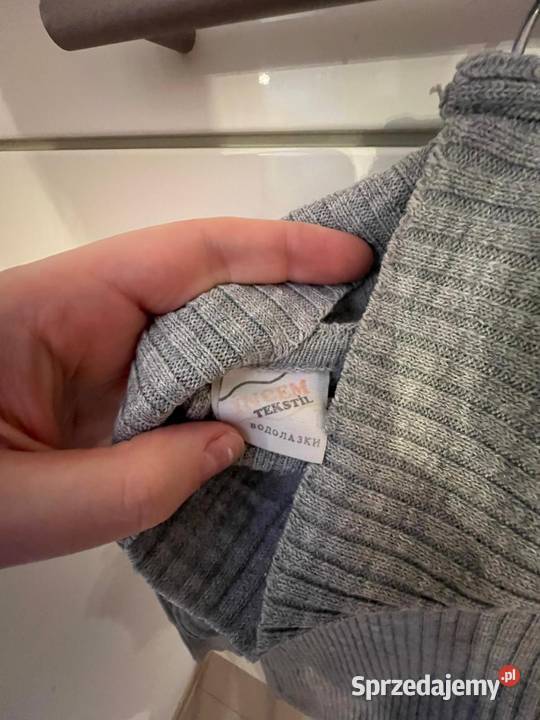 Ciepły szary sweterek z golfem M