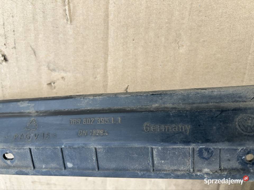 Ślizg zderzaka lewy tył Passat b5 kombi osobowe Bydgoszcz