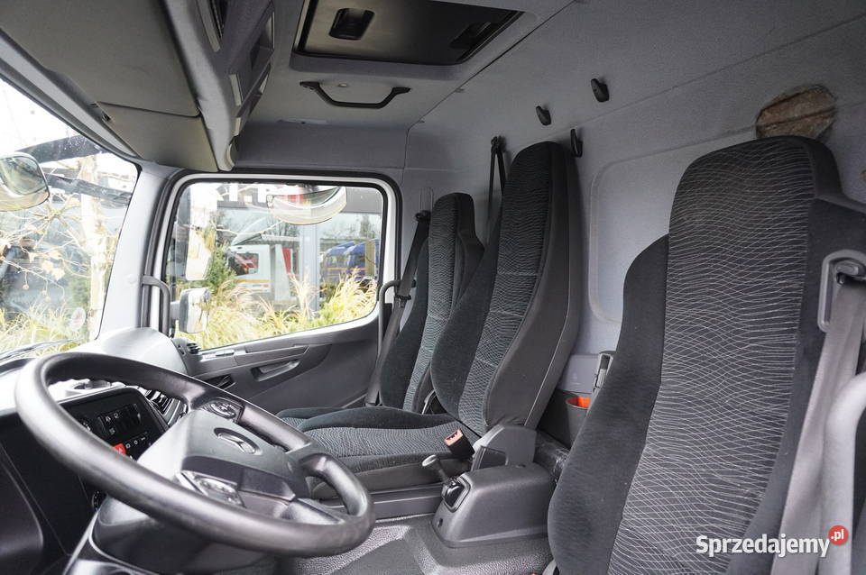 MercedesBenz Atego 818 Nowa Laweta kupiony w salonie Kraków