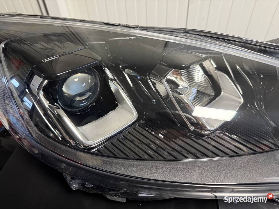 Lampa reflektor przod Ford Kuga Escape prawa
